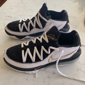 Nike Lebron Basketball Sneakers Men’s size 9.5
